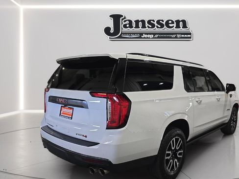 Used 2024 GMC Yukon XL AT4 w/ AT4 Premium Package image 4