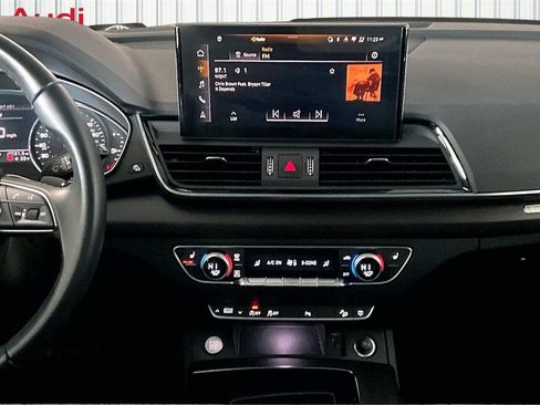 Certified 2022 Audi Q5 2.0T Premium w/ Convenience Package image 9
