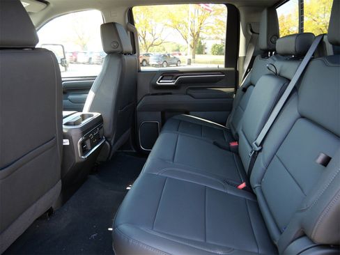 New 2026 GMC Sierra 2500 SLT w/ SLT Premium Package image 6