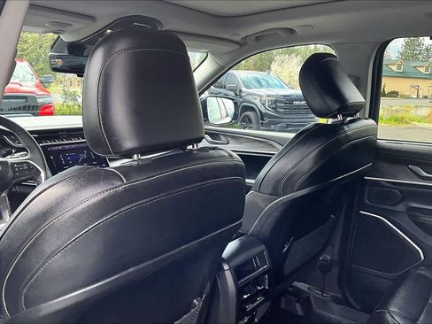 Used 2023 Jeep Grand Cherokee 4WD 4xe w/ Luxury Tech Group II image 12