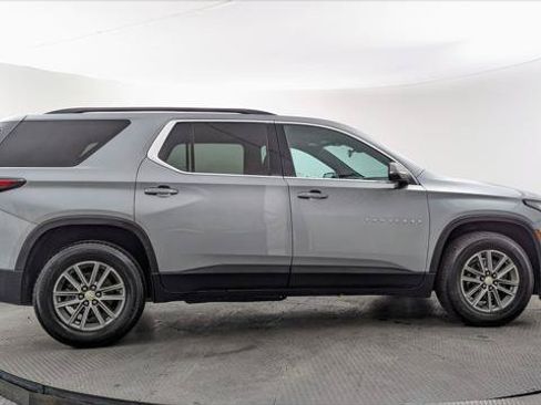 Used 2023 Chevrolet Traverse LT FWD image 9