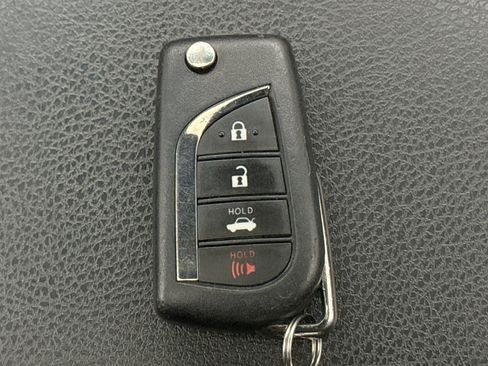 Used 2020 Toyota Camry SE FWD image 20