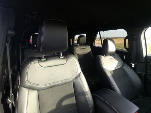 Used 2022 Ford Explorer ST w/ ST Street Pack image 30