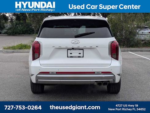 Used 2024 Hyundai Palisade Calligraphy FWD image 4