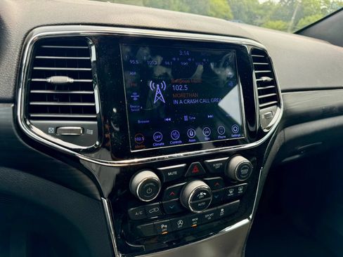 Used 2019 Jeep Grand Cherokee Altitude RWD image 16