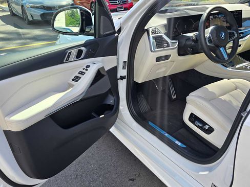 Used 2026 BMW X5 xDrive50e w/ M Sport Package AWD/4WD image 19