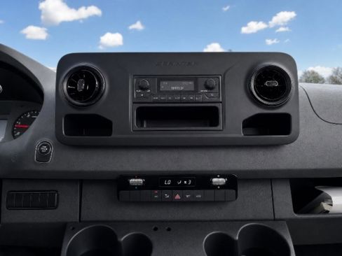 Used 2019 Mercedes-Benz Sprinter 170 Cargo image 19