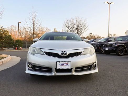 Used 2014 Toyota Camry SE image 2