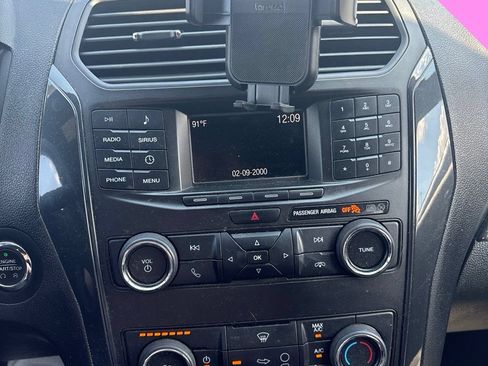 Used 2018 Ford Explorer XLT FWD image 12