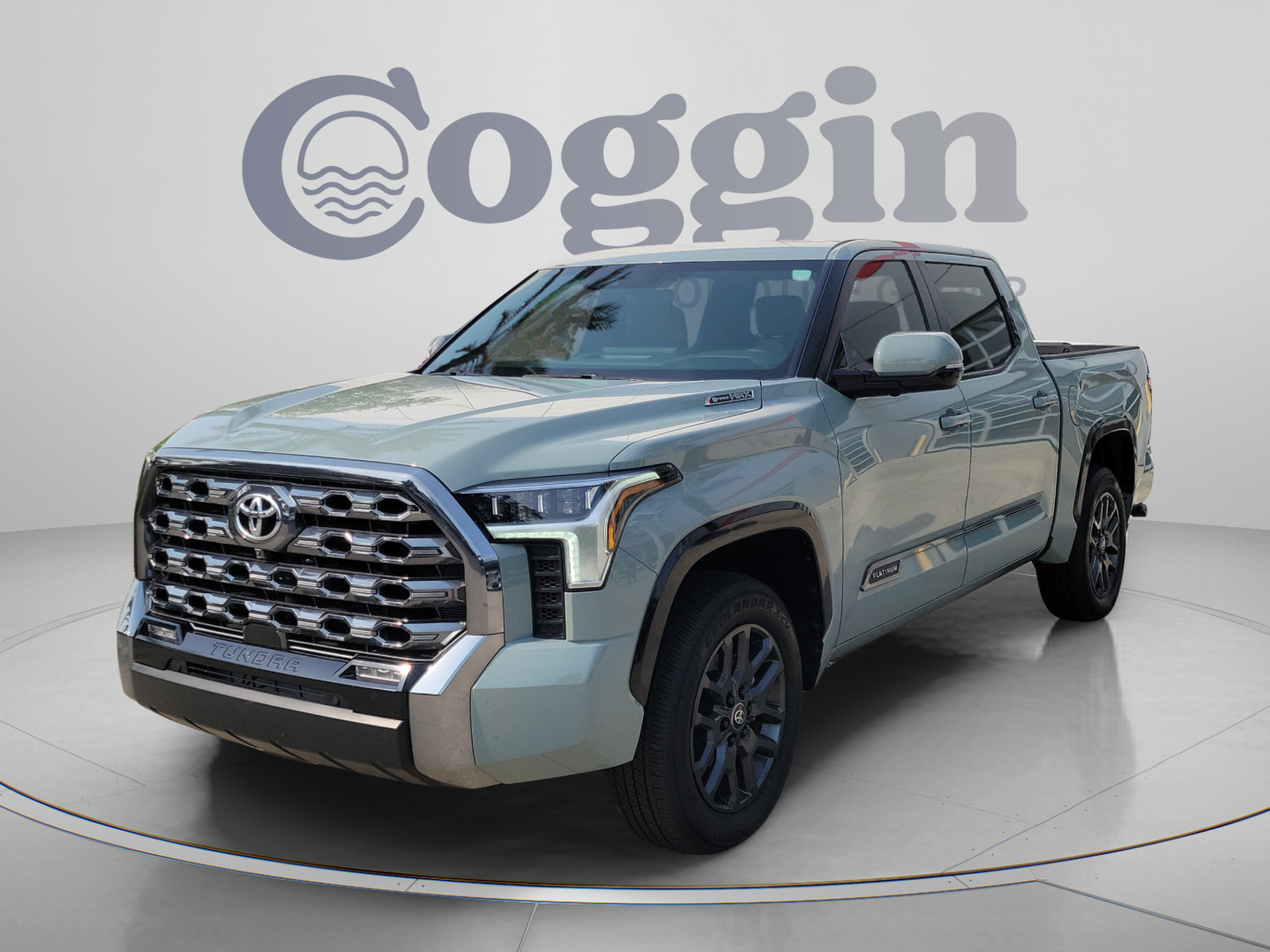 Used 2025 Toyota Tundra Platinum AWD/4WD image 1