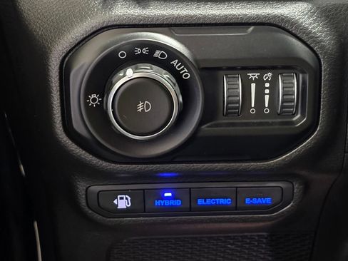 Used 2022 Jeep Wrangler Unlimited Sahara AWD/4WD image 33