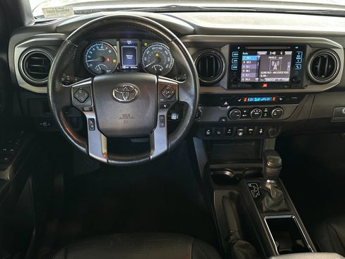 Used 2019 Toyota Tacoma TRD Off-Road image 13