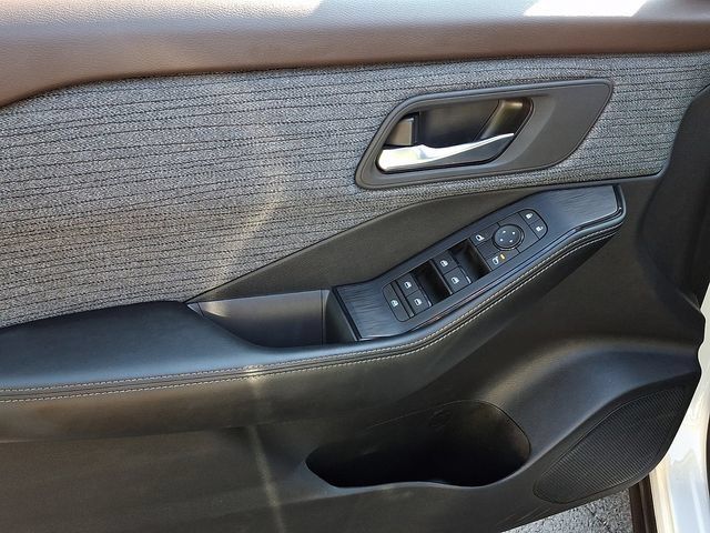 Used 2023 Nissan Rogue SV AWD/4WD image 13