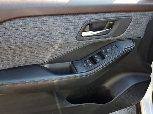 Used 2023 Nissan Rogue SV AWD/4WD image 13