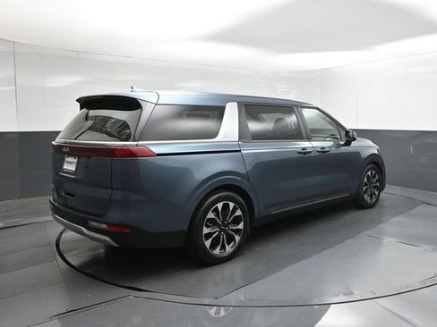 Used 2024 Kia Carnival EX FWD image 8