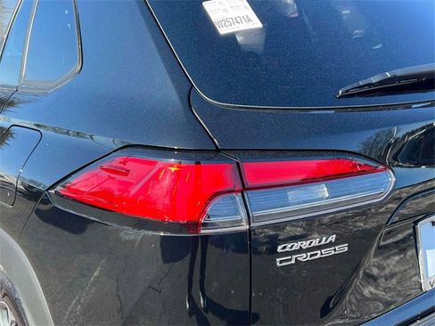Used 2024 Toyota Corolla Cross XLE image 13