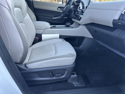 Used 2022 Nissan Pathfinder SL w/ Cargo Package image 15