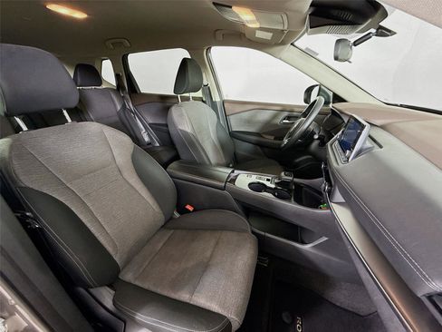 Used 2023 Nissan Rogue SV image 26