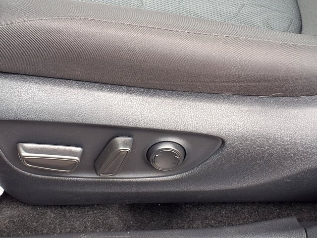 Used 2025 Toyota RAV4 XLE AWD/4WD image 4