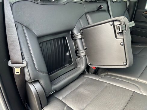 Used 2024 GMC Sierra 3500 Denali w/ Technology Package image 30