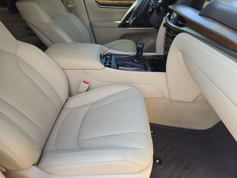 Used 2020 Lexus LX 570 4WD w/ Luxury Package image 14
