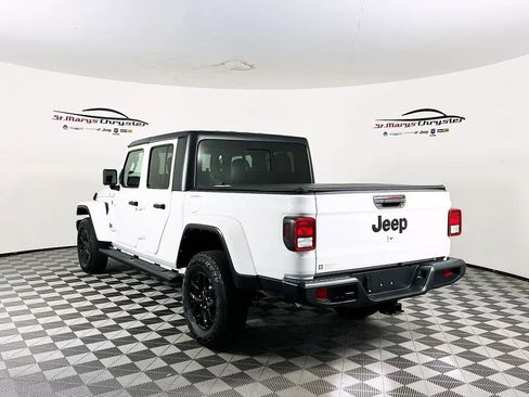 Used 2022 Jeep Gladiator Sport image 6