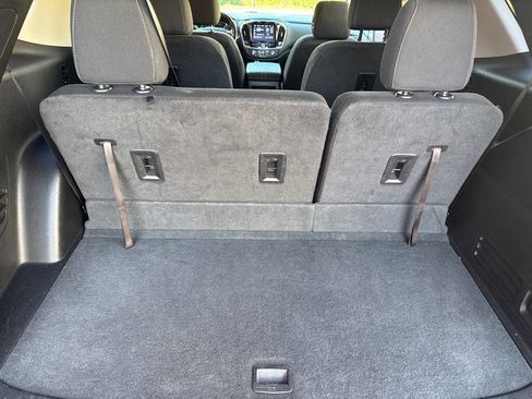 Used 2020 Chevrolet Traverse LT image 12