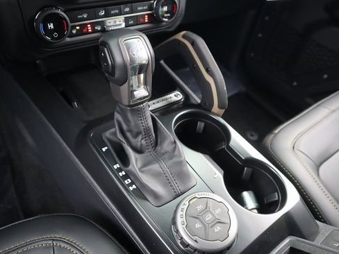 New 2025 Ford Bronco Badlands image 10