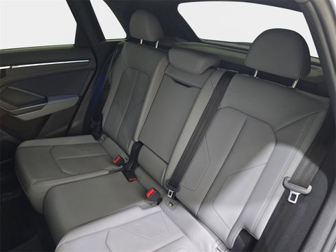 Certified 2024 Audi Q3 2.0T Premium Plus image 17