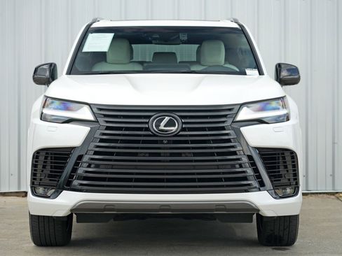 Used 2023 Lexus LX 600 Luxury w/ Appearance Package image 7