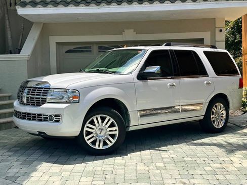 Used 2014 Lincoln Navigator 2WD image 2