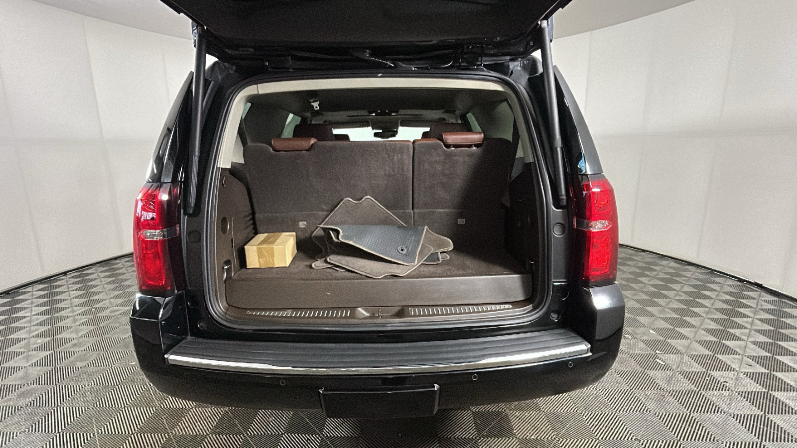 Used 2020 Chevrolet Tahoe Premier AWD/4WD image 34