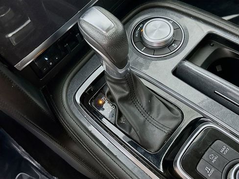 Used 2022 Nissan Armada SV w/ SV Appearance Package AWD/4WD image 34