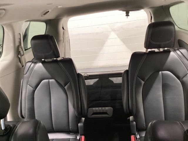 Used 2023 Chrysler Pacifica Touring-L FWD image 30