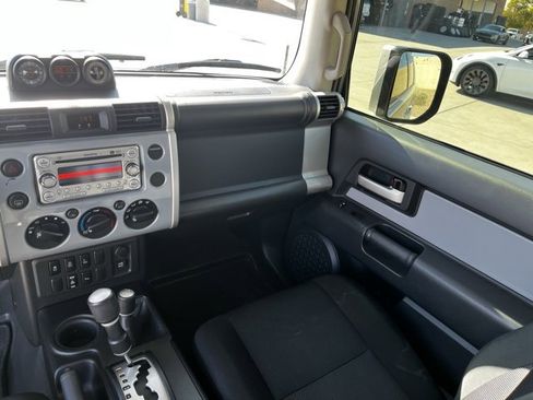 Used 2014 Toyota FJ Cruiser 4WD image 11