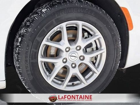 Certified 2024 Chrysler Pacifica Touring-L image 31