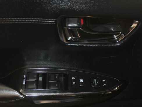 Used 2013 Toyota Avalon XLE FWD image 9