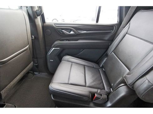 Used 2021 GMC Yukon Denali w/ Denali Premium Package image 12