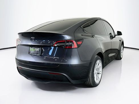 Used 2024 Tesla Model Y Long Range AWD/4WD image 9