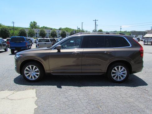 Used 2017 Volvo XC90 T6 Momentum w/ Vision Package AWD/4WD image 4