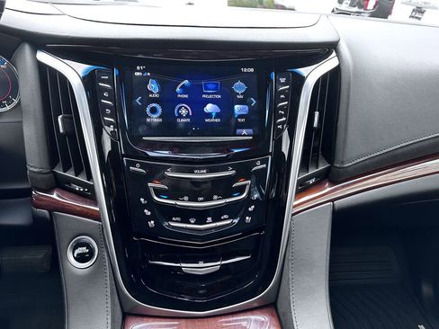 Used 2020 Cadillac Escalade Luxury image 6