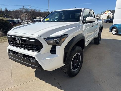 Used 2024 Toyota Tacoma TRD Off-Road image 3