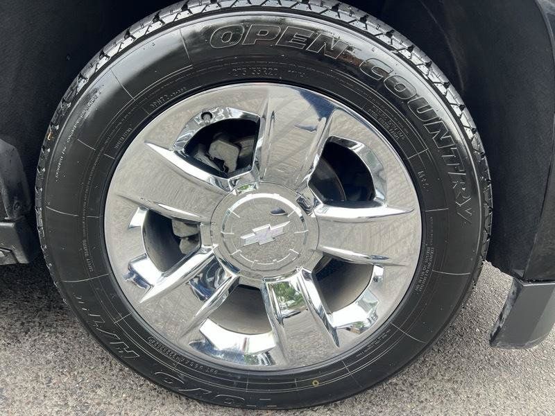 Used 2018 Chevrolet Suburban Premier AWD/4WD image 30