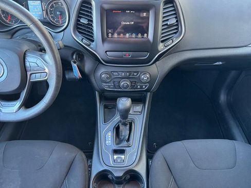 Used 2020 Jeep Cherokee Latitude image 11