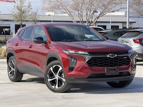 Certified 2024 Chevrolet Trax RS w/ Driver Confidence Package image 2