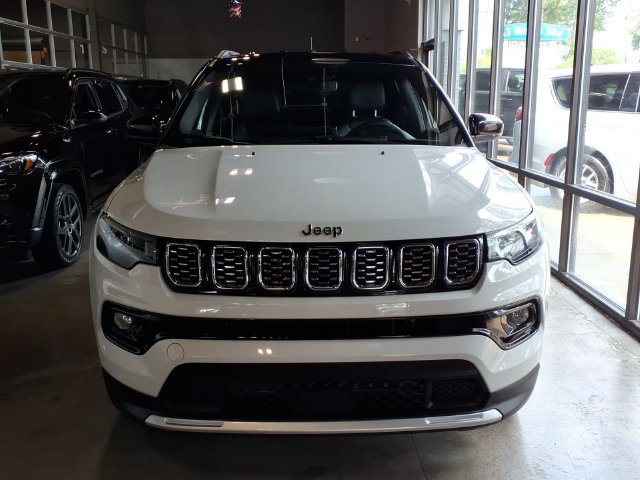 Used 2024 Jeep Compass Limited AWD/4WD image 3