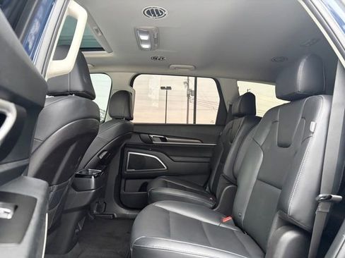 Used 2025 Kia Telluride S image 16
