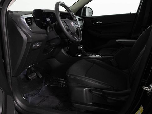 Certified 2025 Buick Encore GX Preferred AWD/4WD image 17