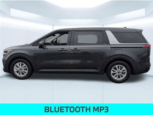 Used 2022 Kia Carnival LX FWD image 2