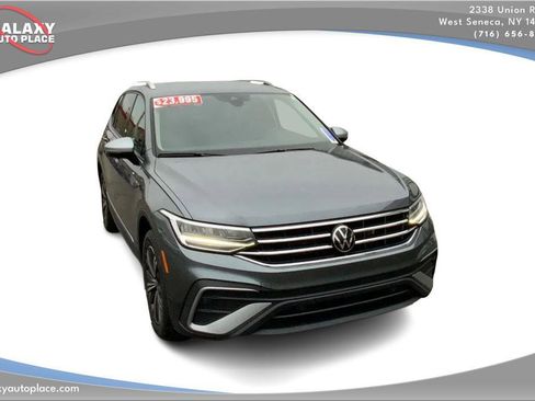 Used 2024 Volkswagen Tiguan SE image 3